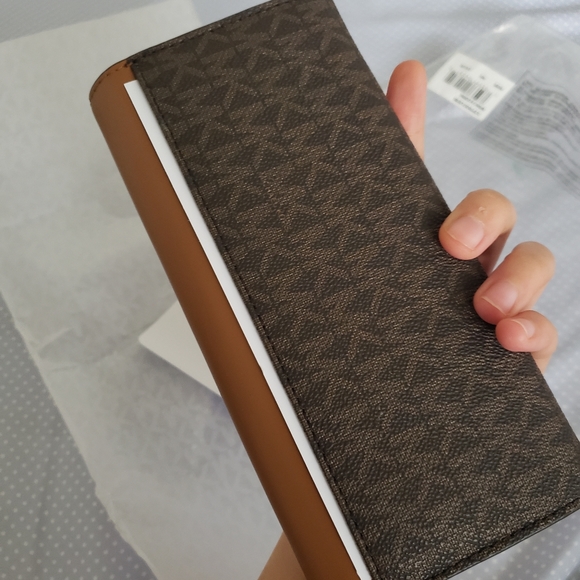 Michael Kors Lillie Large Logo and Leather Wallet - Picture 4 of 4